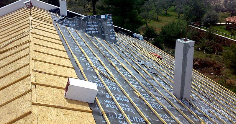 Altındağ EPDM Kauçuk Çatı – OSB üzerine serilmiş nefes alan su yalıtım örtüsü ve çıtalama